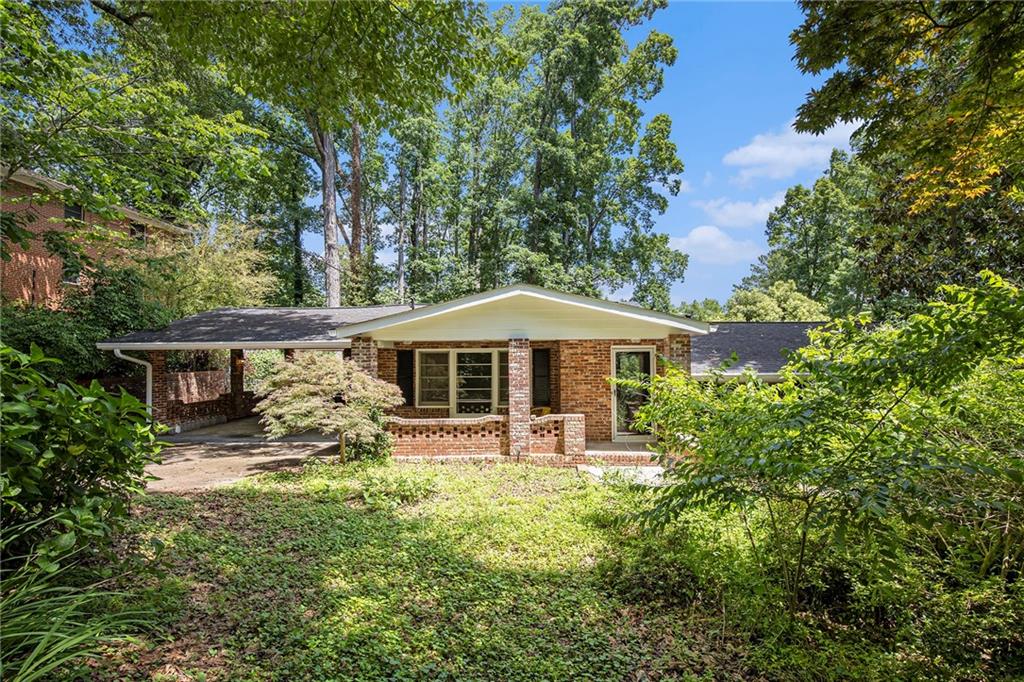 2595 Woodhill Circle, Atlanta, Georgia image 2