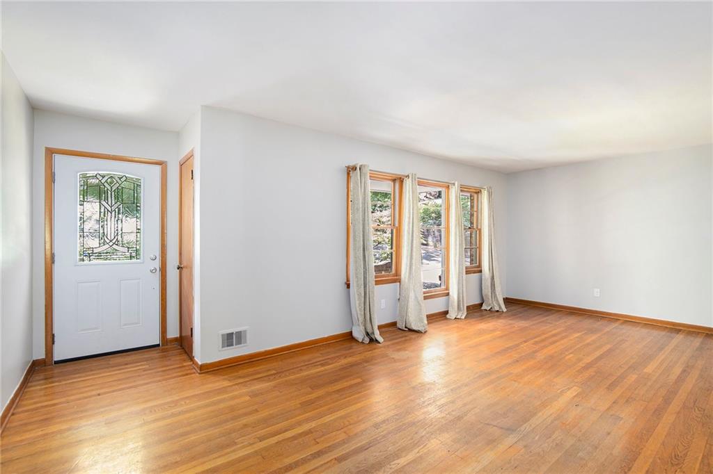 2595 Woodhill Circle, Atlanta, Georgia image 3