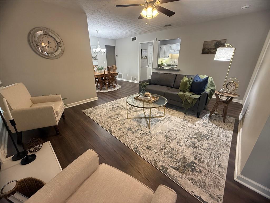 3915 Woodridge Way