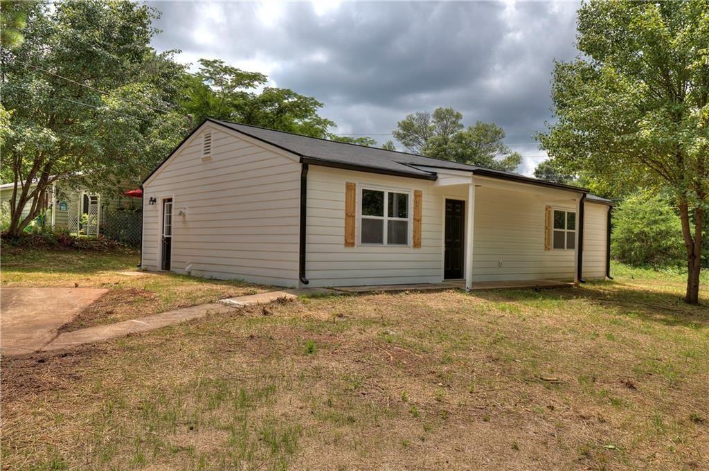 STEP-LESS RANCH 3 bedroom, 1 bathroom in Paulding County! 2 mins from downtown Dallas. 10 mins from Hiram. Less than 1 hour from Atlanta Airport. Text/call today to schedule a private tour.