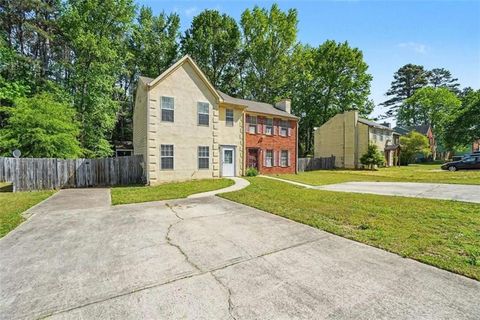 Townhouse For Sale - 7967 Creekstone Way<br/> Riverdale, GA 30274