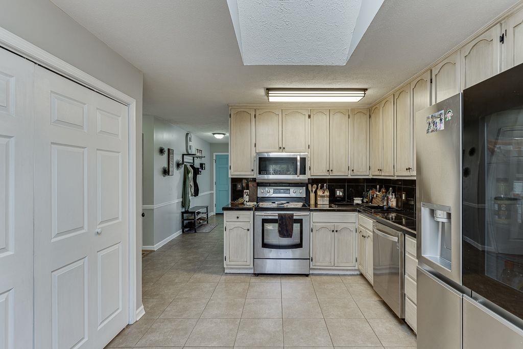 4434 Hidden Oaks Drive, Flowery Branch, Georgia image 13