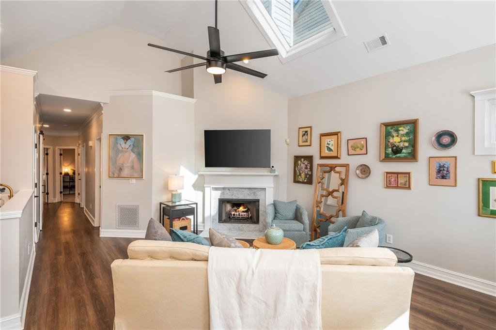 704 Gardenside Circle SE