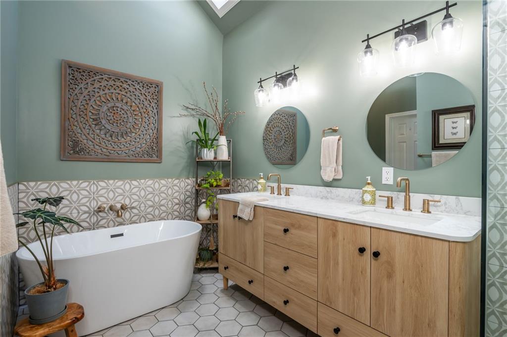 704 Gardenside Circle SE