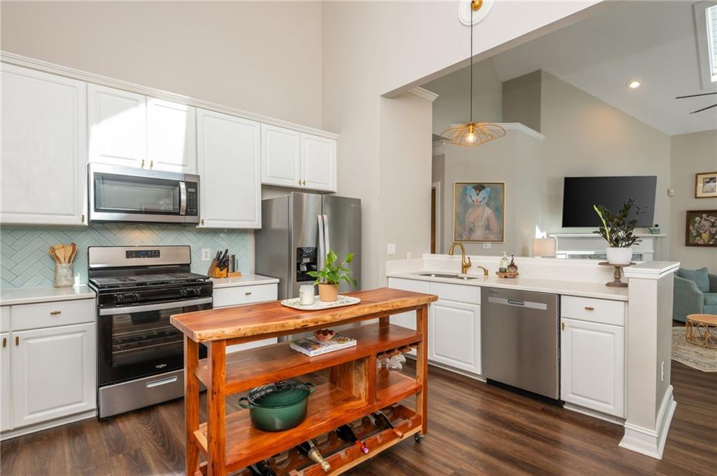 704 Gardenside Circle SE