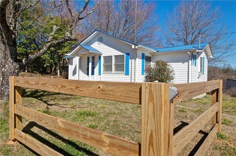 Homes For Sale - 2165 Townsend Mill Road<br/> Young Harris, GA 30582