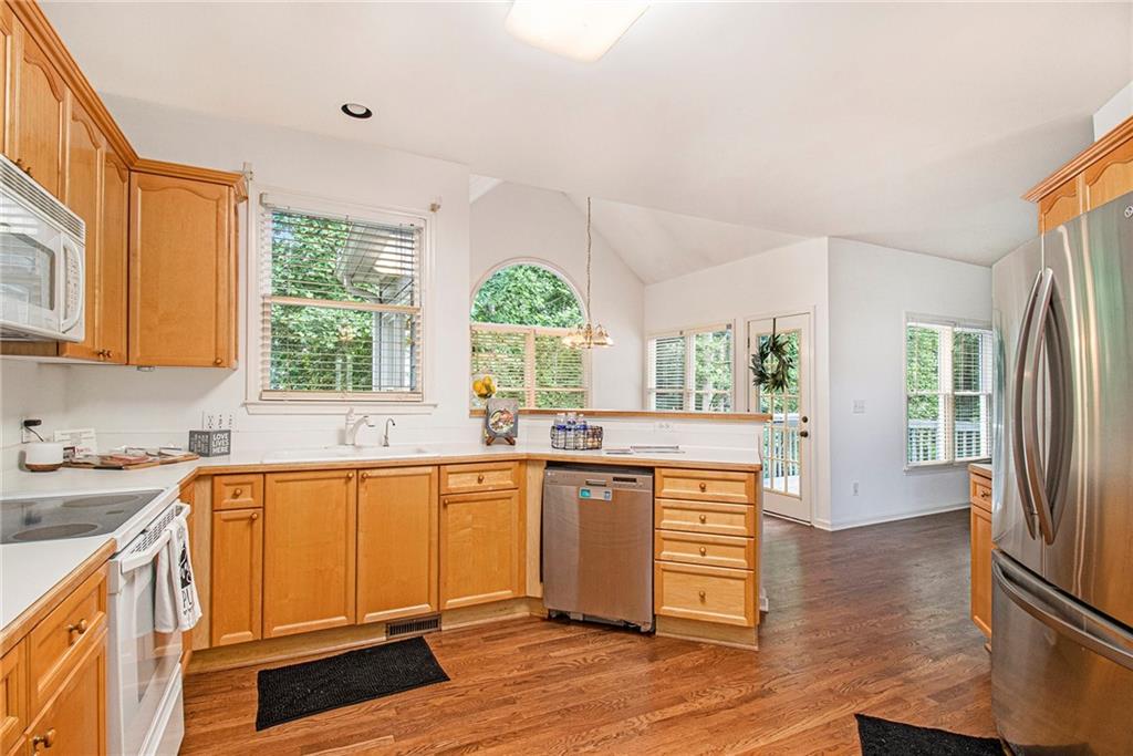 200 Ridge Bluff Lane, Suwanee, Georgia image 8