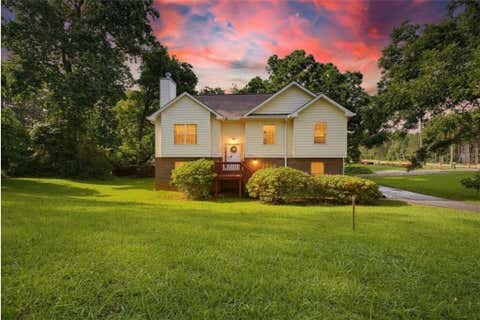 Homes For Sale - 3405 Ravenwood Drive<br/> Atlanta, GA 30349