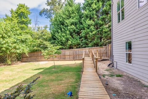 A home in Dacula