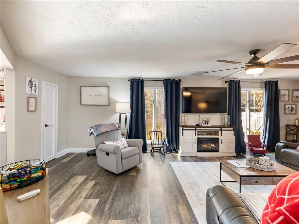 45 Lakepoint Drive