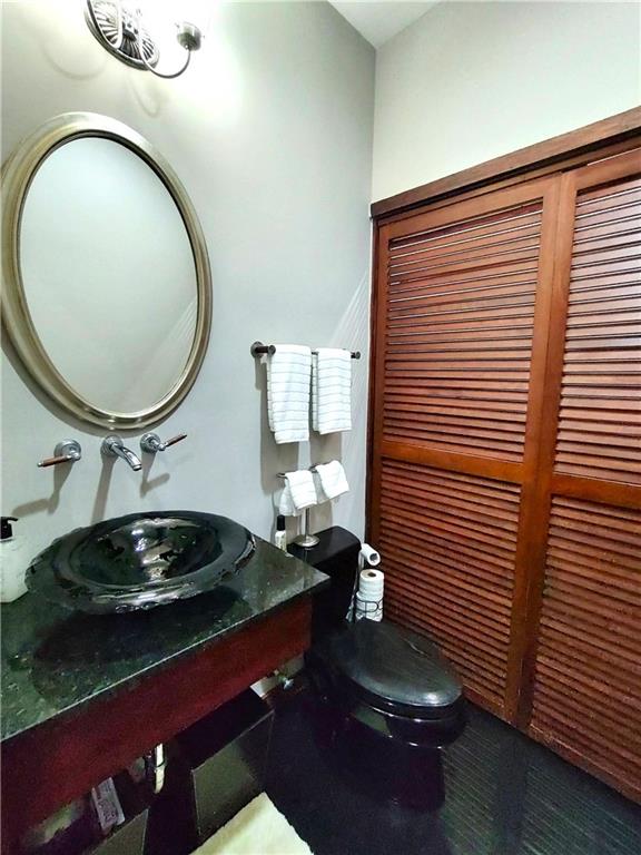 3334 Peachtree Road NE 1712