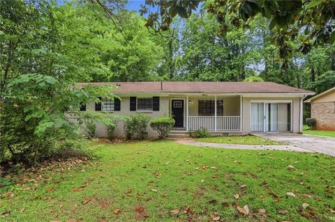 Homes For Sale - 2749 Williamsburg Drive<br/> Decatur, GA 30034