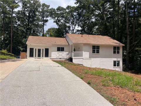 Homes For Sale - 1445 Diplomat Drive<br/> Riverdale, GA 30296