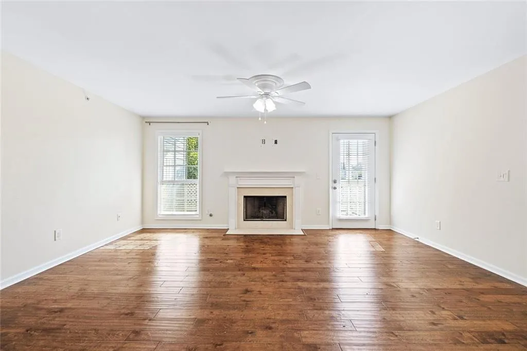 Marietta, Georgia 30067, United States, 2 Bedrooms Bedrooms, ,2 BathroomsBathrooms,Residential,Pending,181316