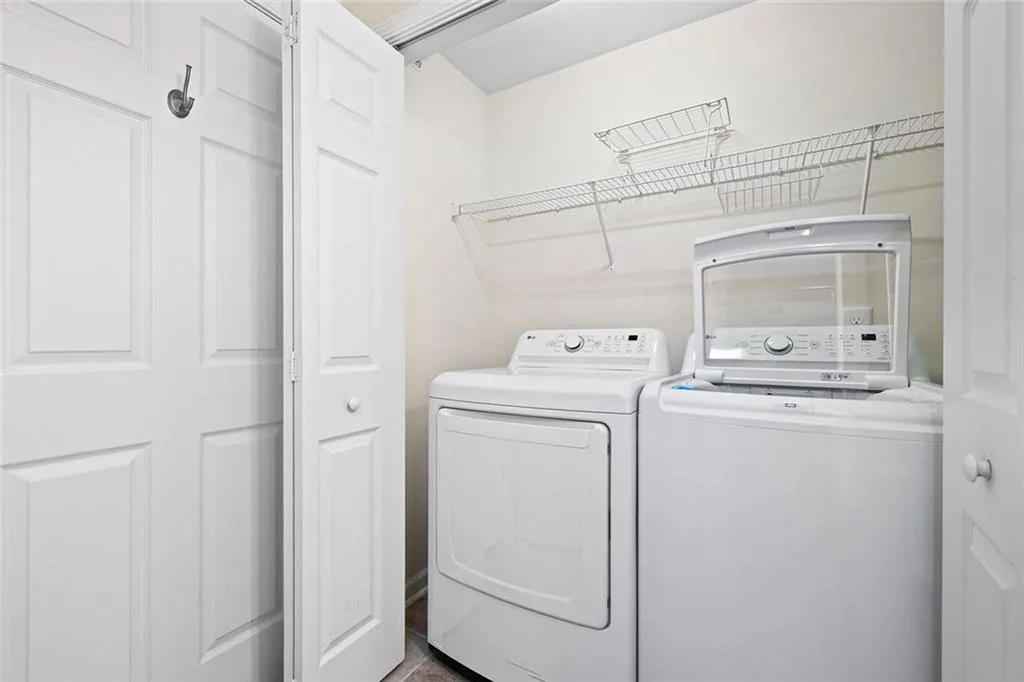 Marietta, Georgia 30067, United States, 2 Bedrooms Bedrooms, ,2 BathroomsBathrooms,Residential,Pending,181316