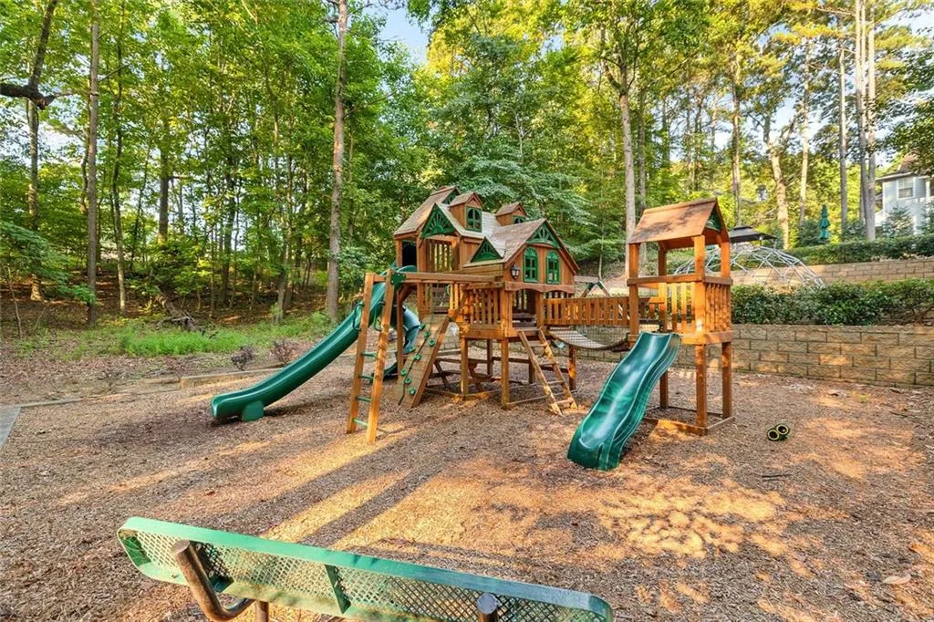 Marietta, Georgia 30067, United States, 2 Bedrooms Bedrooms, ,2 BathroomsBathrooms,Residential,Pending,181316