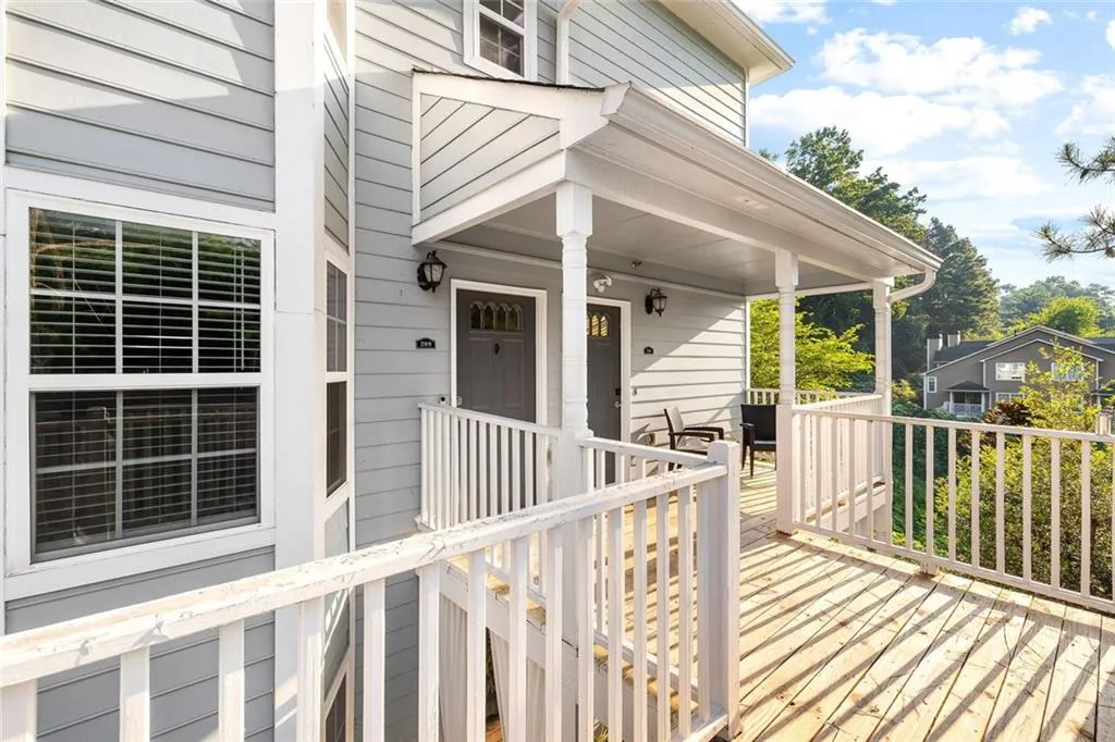 Marietta, Georgia 30067, United States, 2 Bedrooms Bedrooms, ,2 BathroomsBathrooms,Residential,Pending,181316