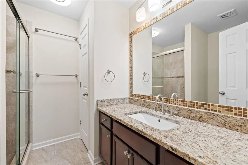 Marietta, Georgia 30067, United States, 2 Bedrooms Bedrooms, ,2 BathroomsBathrooms,Residential,Pending,181316