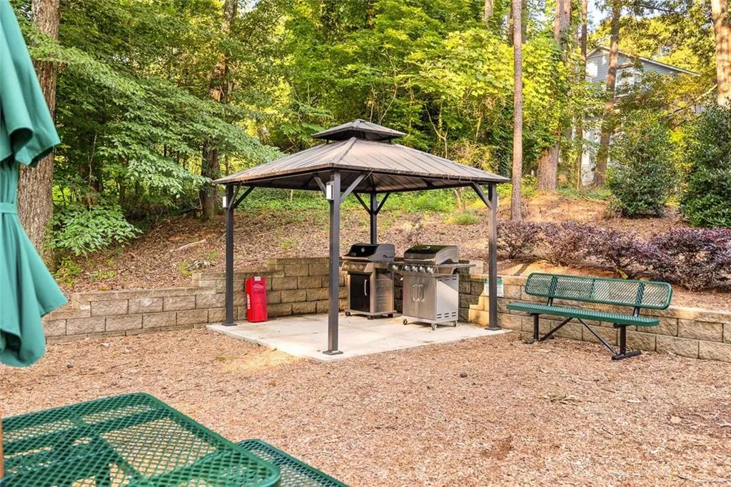 Marietta, Georgia 30067, United States, 2 Bedrooms Bedrooms, ,2 BathroomsBathrooms,Residential,Pending,181316