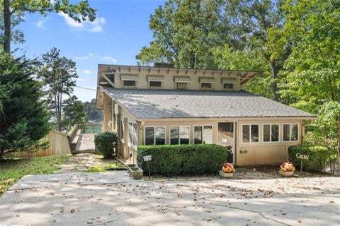 Homes For Sale - 6442 Ford Road<br/> Flowery Branch, GA 30542