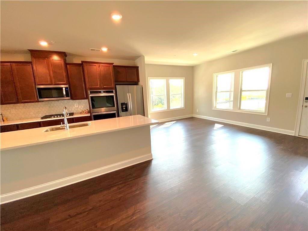 912 Sweetwater Grove