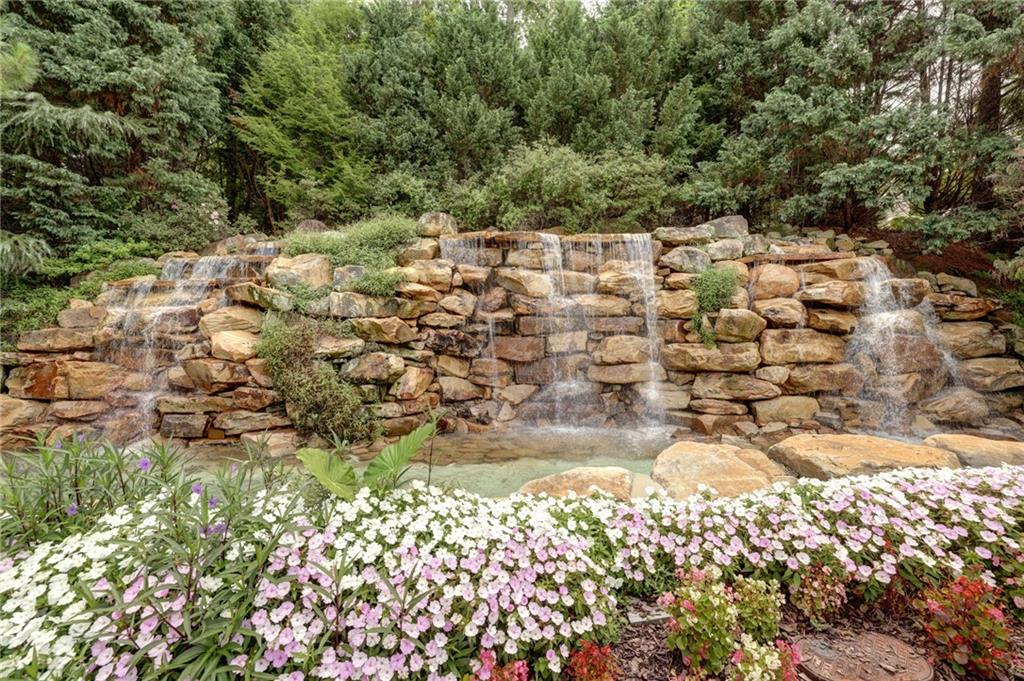 GRAND ESTATES OF THE SOUTH - Land