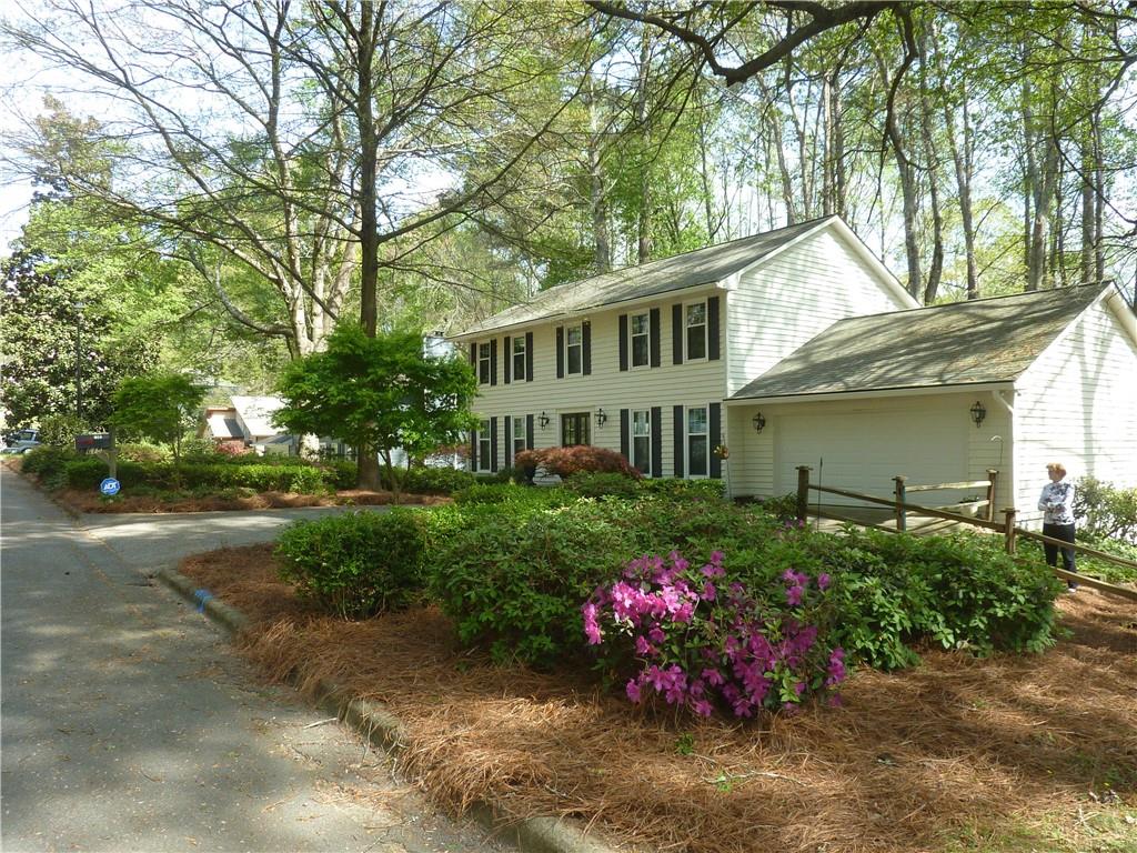 615 Lake Forest Court