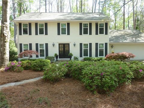 Photo of 615 Lake Forest Court, Roswell, GA 30076 (MLS # 7747787)