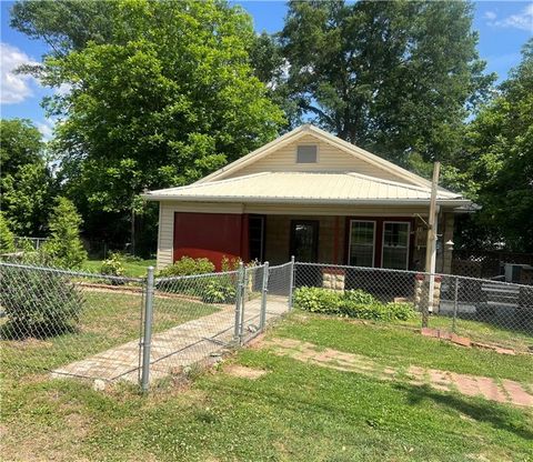 Homes For Sale - 775 Union Street<br/> Summerville, GA 30747