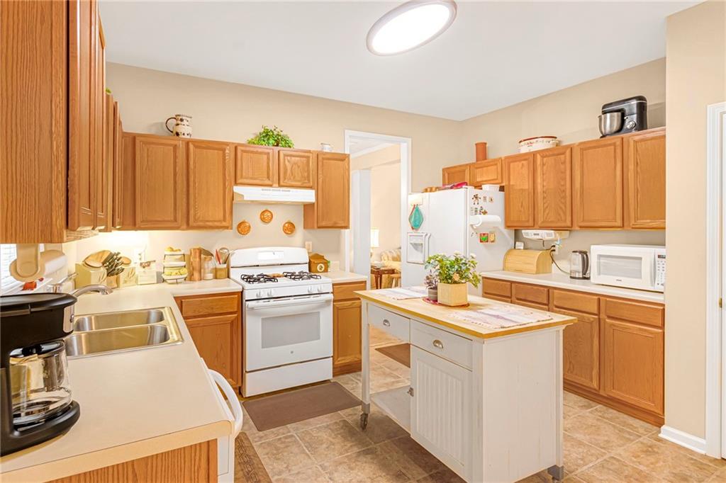 4034 Brockett Walk, Tucker, Georgia image 9