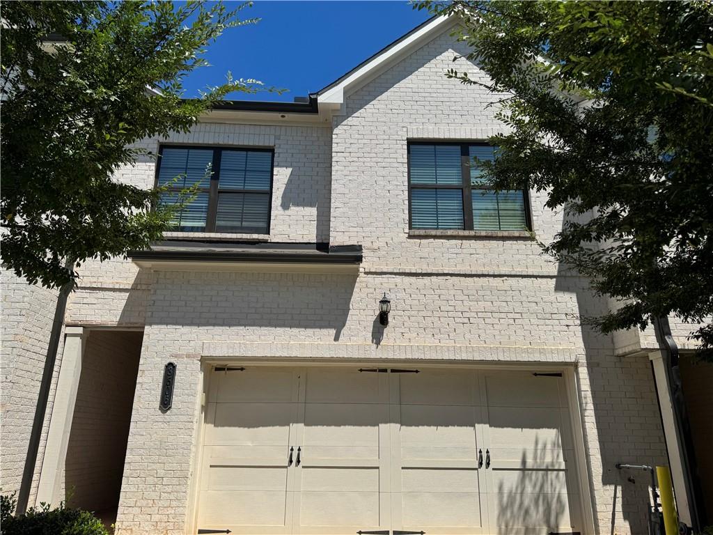Better than new, fabulous townhome community in the City of Duluth. Spacious 3 bedrooms and 2 1/2 bathrooms features lots of upgrades. Modern design kitchen with energy efficient appliances, enlarged quartz island, counters & cabinets, view to large family room. Oversized master suite with walk-in closet and separate tub & shower. The interior has been freshly painted. Lawn maintenance is included. 2 Car garage, 9 feet high ceilings, walking trails, tons of shopping, restaurants and parks. Only minutes from Johns Creek, Suwanee and easy access to downtown. Beautiful house, MUST SEE!!!