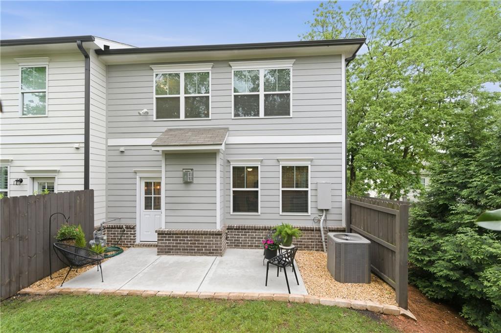 318 Niles Court 1