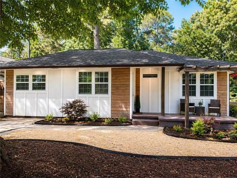 Homes For Sale - 566 Woods Drive<br/> Atlanta, GA 30318