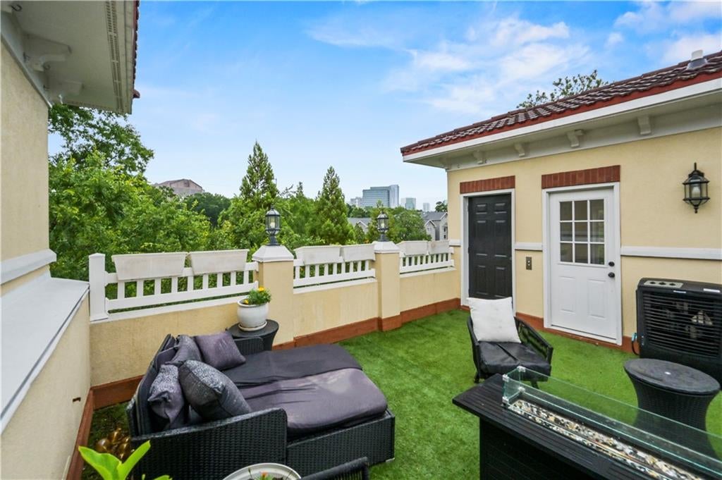 3541 Roswell Road NE 11