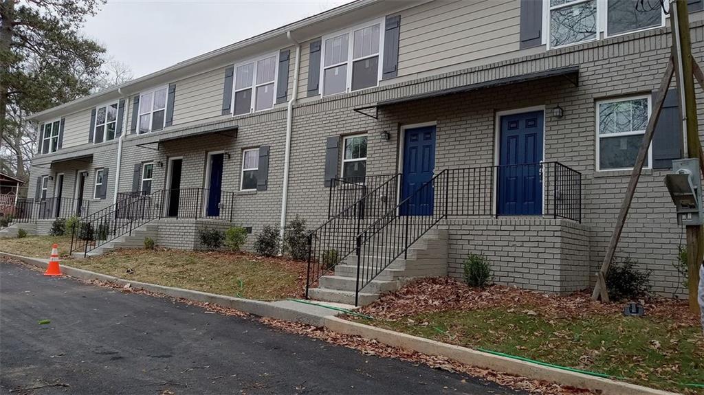Well-maintained unit in a beautifully renovated building located in Historic College Park. Unit features laminate flooring, quartz countertops in kitchen and bathroons, stainless steel appliances, white stackable washer & dryer, semi-private patio with awning, and off-street parking. Bright and airy with lots of natural light. Convenient to Woodward Academy, Hartsfield
Jackson Airport, College Park Marta station, shops, restaurants, I-285 & I-75. No smoking. No pets.