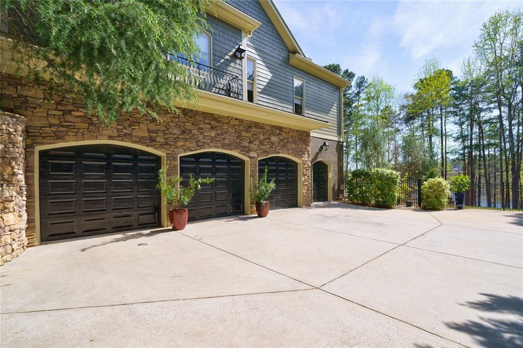 115 Peninsula Drive