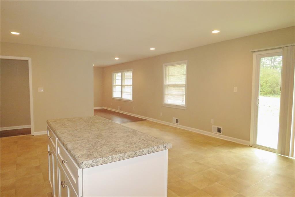 2630 Colonial Drive, College Park, Georgia image 10