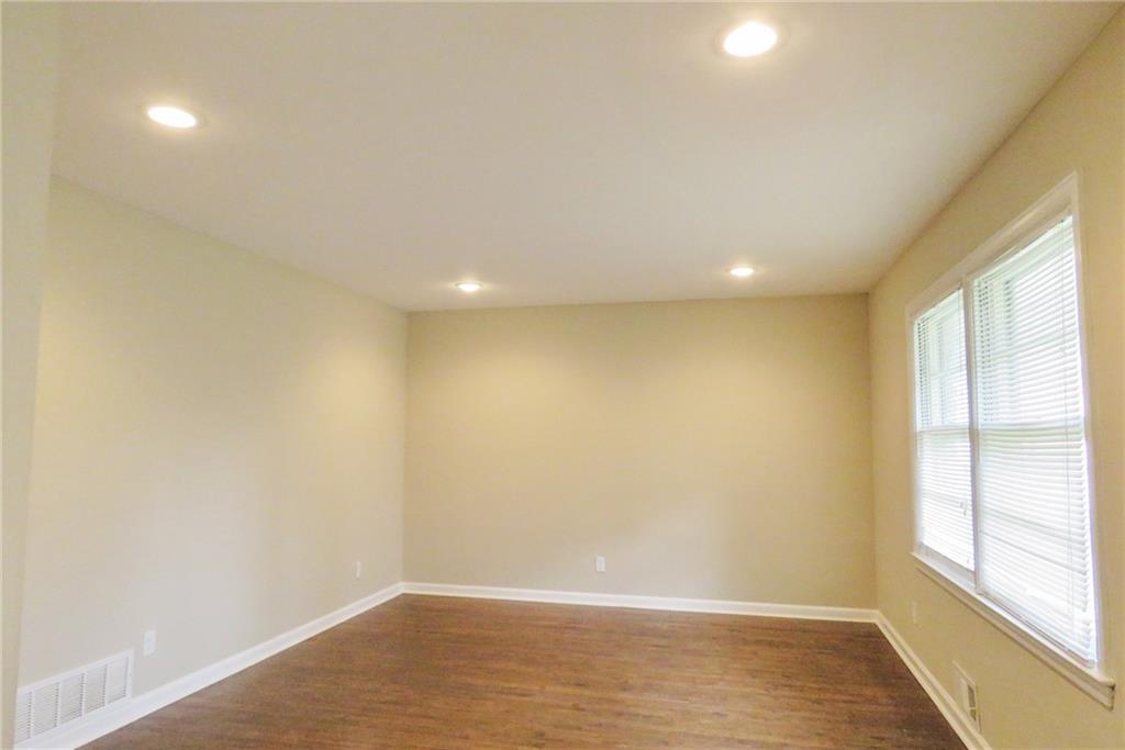 2630 Colonial Drive, College Park, Georgia image 5