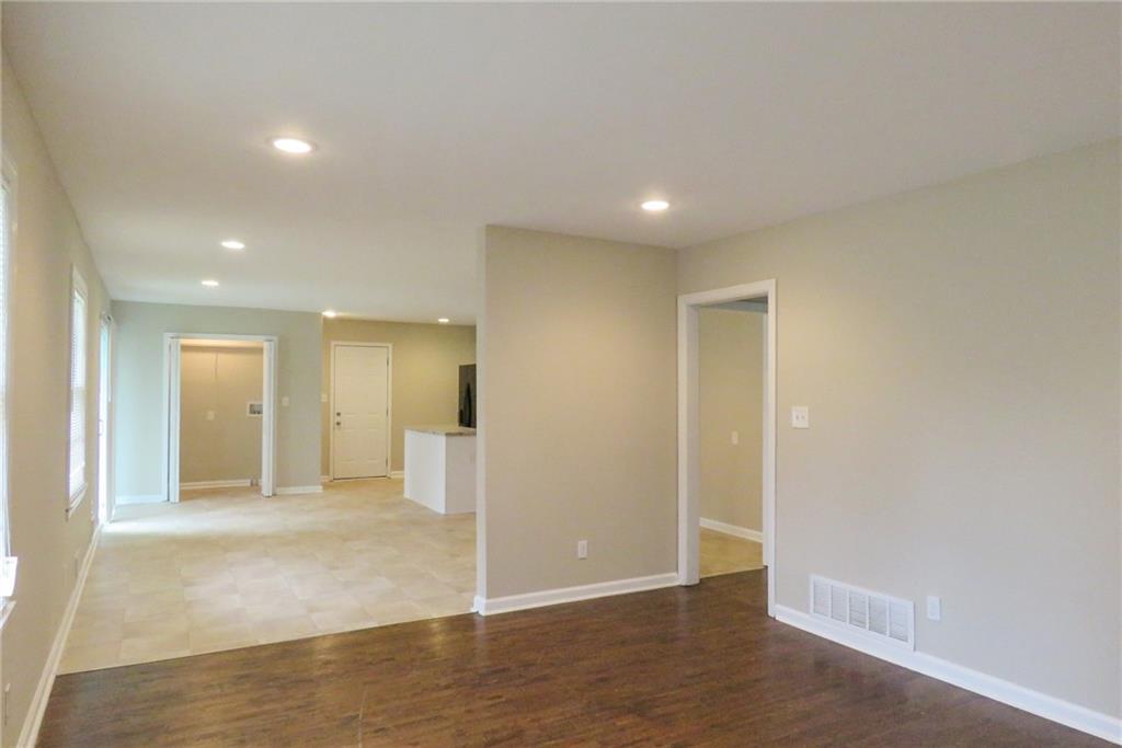 2630 Colonial Drive, College Park, Georgia image 6