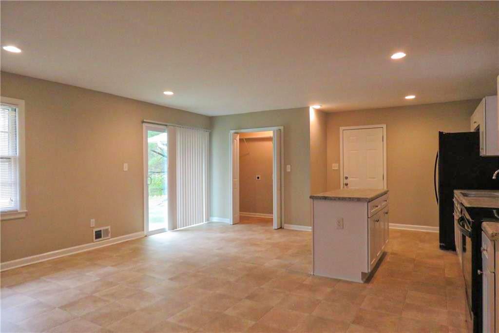 2630 Colonial Drive, College Park, Georgia image 9