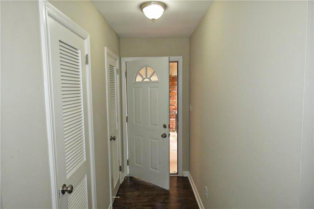 2630 Colonial Drive, College Park, Georgia image 4