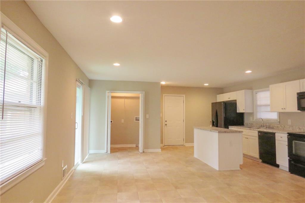2630 Colonial Drive, College Park, Georgia image 7