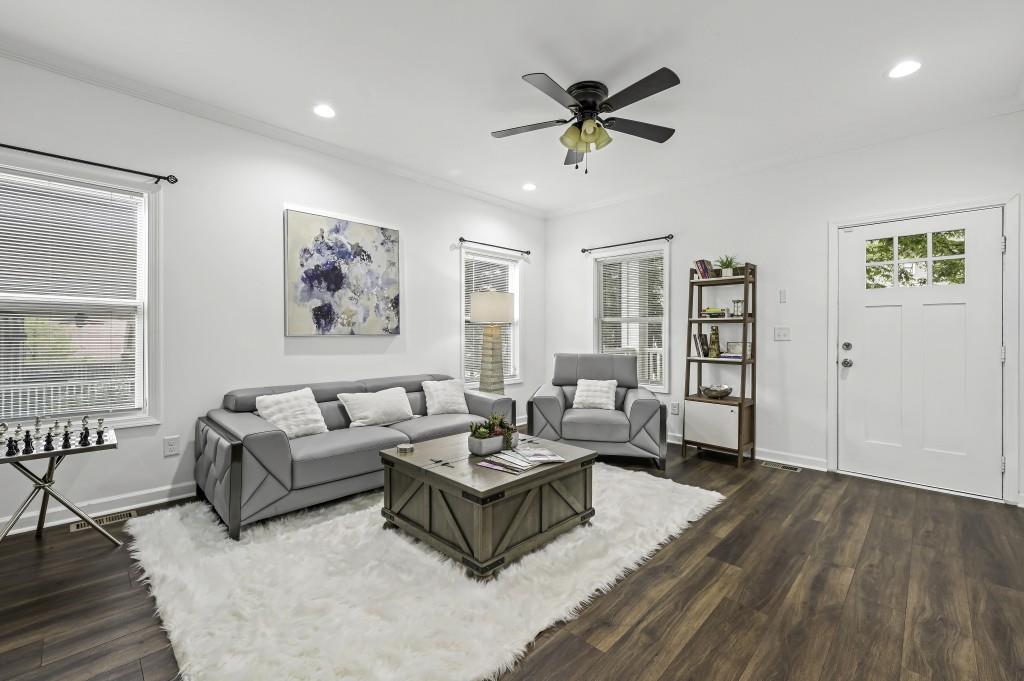 1986 Memorial Drive SE
