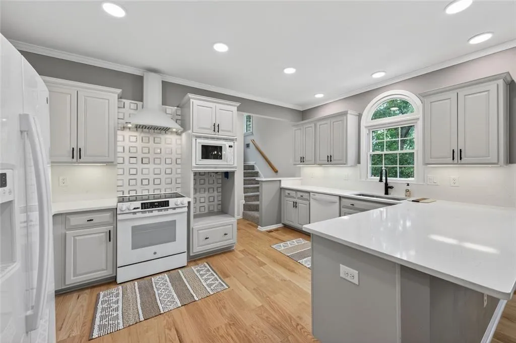 Marietta, Georgia 30062, United States, 4 Bedrooms Bedrooms, ,3 BathroomsBathrooms,Residential,Active,173610