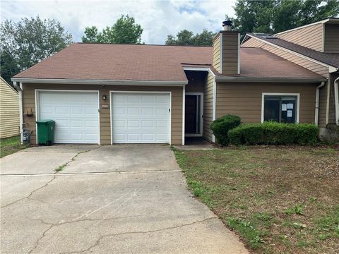 Townhouse For Sale - 1555 Burnstone Drive<br/> Stone Mountain, GA 30088