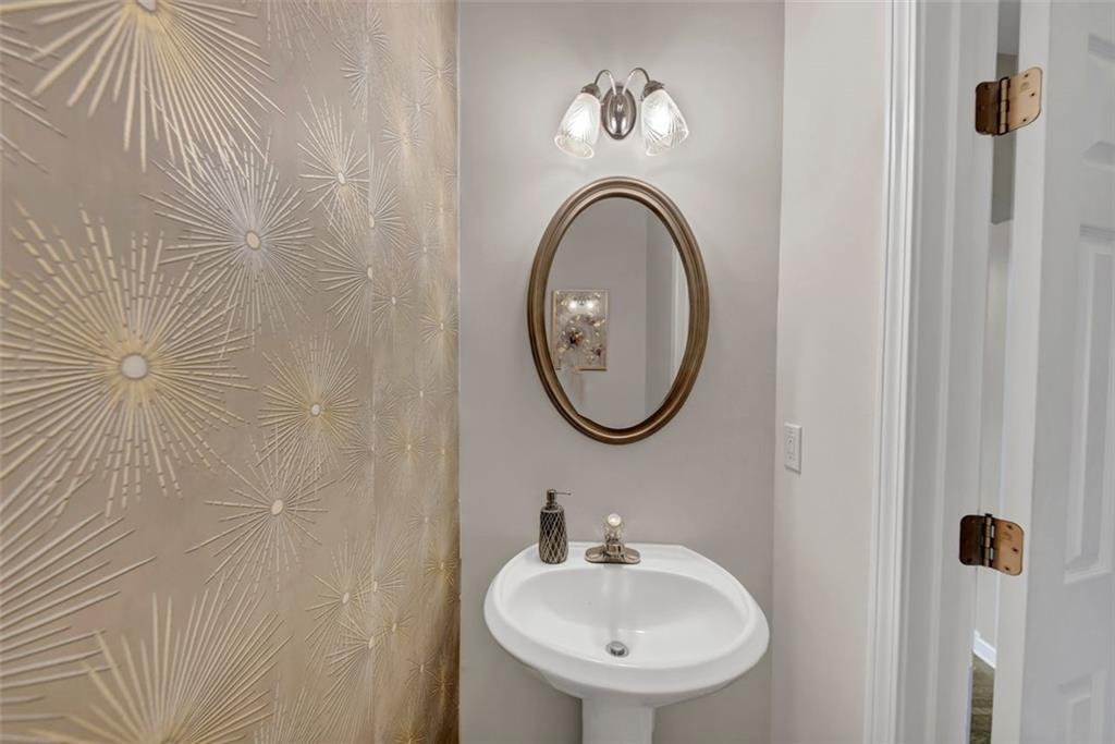 1936 Lakeshore Overlook Circle Circle NW