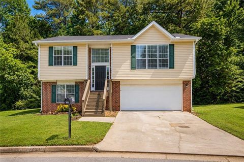 Homes For Rent - 488 Barclay Court<br/> Stone Mountain, GA 30083
