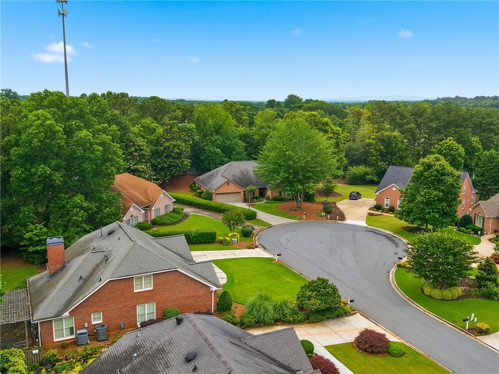965 Knoll Crest Court