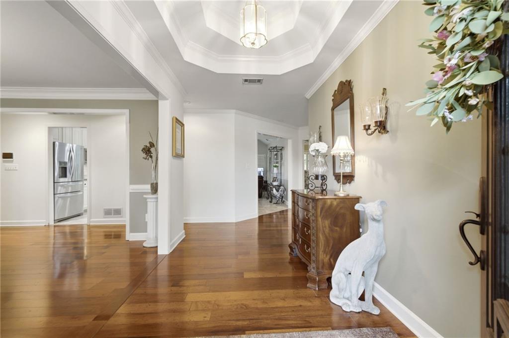 965 Knoll Crest Court