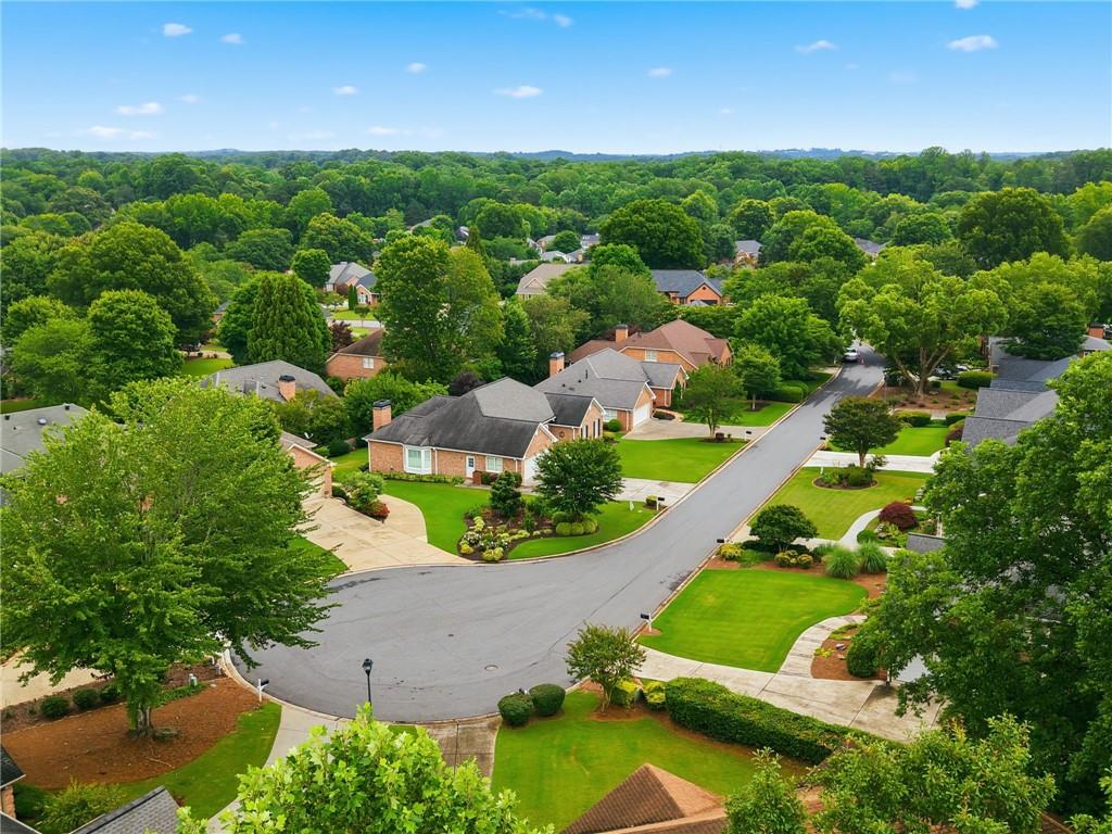 965 Knoll Crest Court